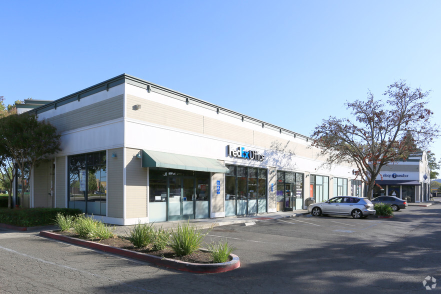 901 E Washington St, Petaluma, CA à louer - Photo de l’immeuble – Image 3 sur 3