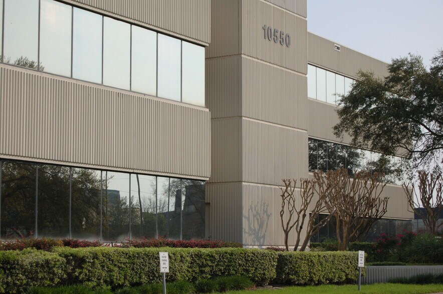 10550 Richmond Ave, Houston, TX à vendre - Photo de l’immeuble – Image 2 sur 4