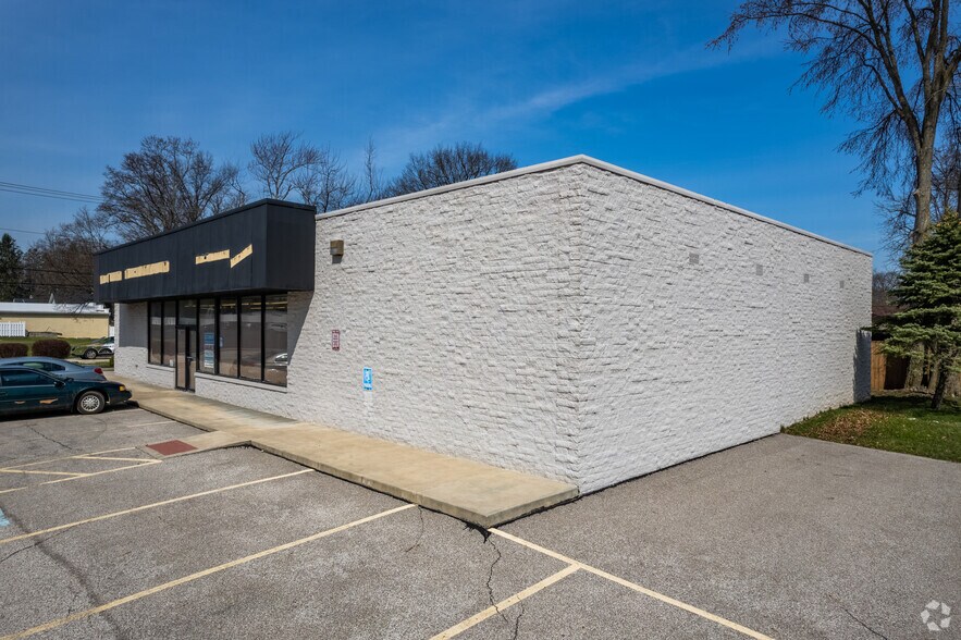 27650 Lorain Rd, North Olmsted, OH à louer - Photo de l’immeuble – Image 3 sur 7