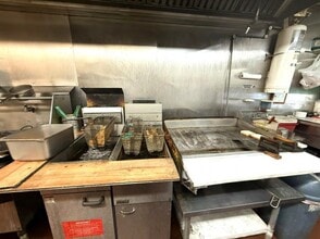 2202 E Monument St, Baltimore, MD à louer Photo intérieure– Image 2 sur 3