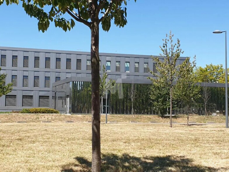 Bureau dans Évry-Courcouronnes à louer - Photo de l’immeuble – Image 2 sur 7