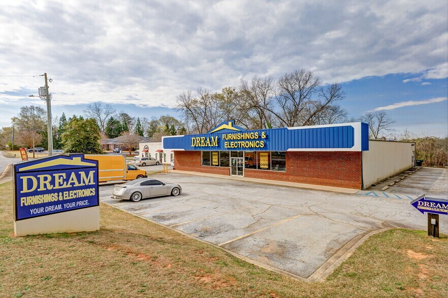 440 Hampton Ave, Pickens, SC à vendre - Photo de l’immeuble – Image 2 sur 10