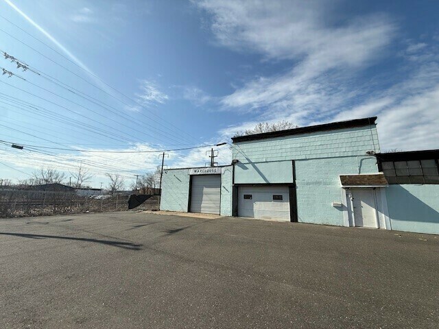 8100 US 13, Levittown, PA à vendre - Photo de l’immeuble – Image 2 sur 6