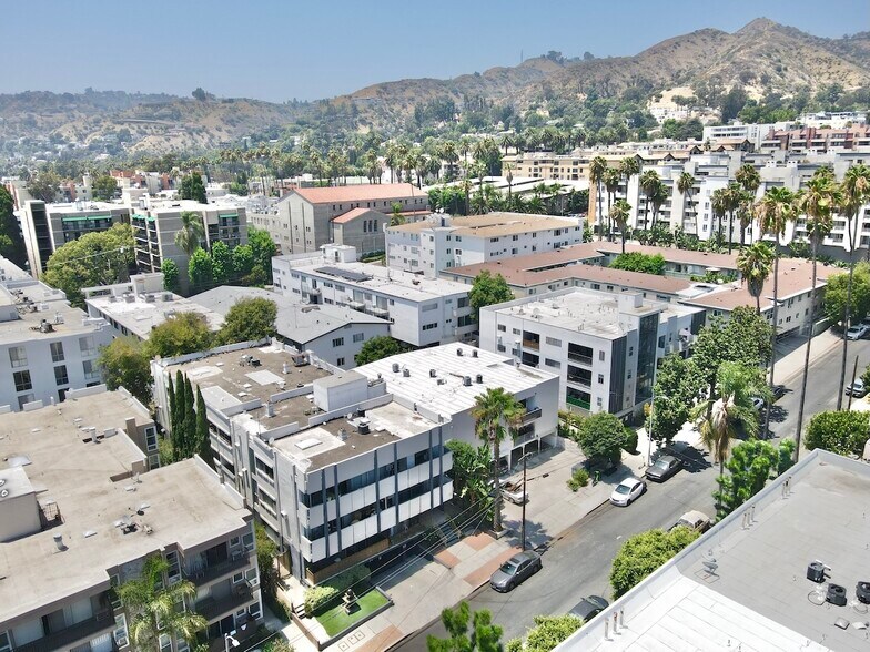1627 N Poinsettia Pl, Los Angeles, CA à vendre - Photo de l’immeuble – Image 3 sur 14