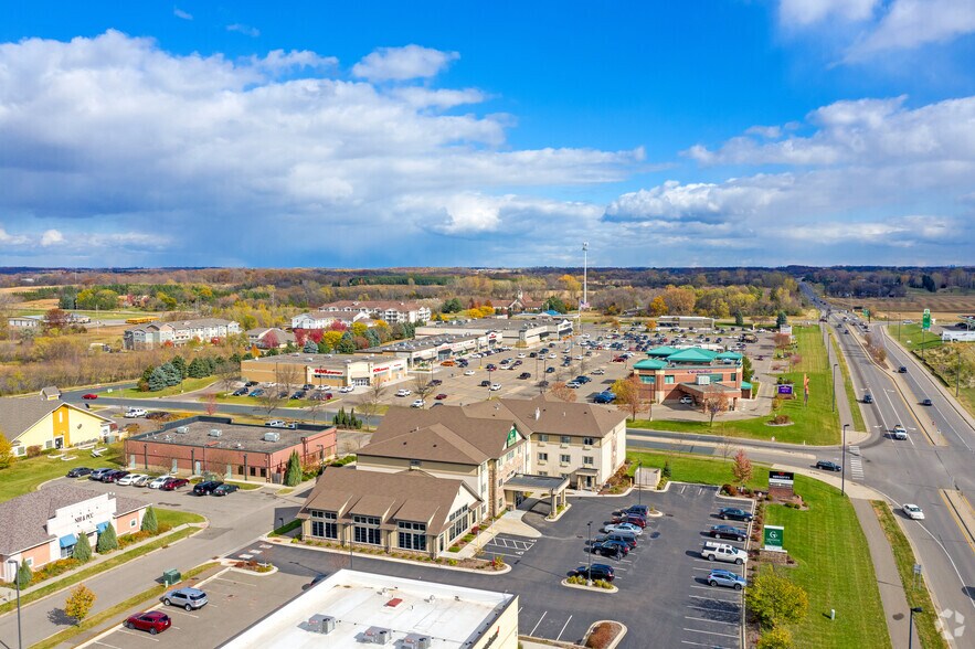 327 13th St S, Delano, MN à vendre - Aérien – Image 2 sur 3