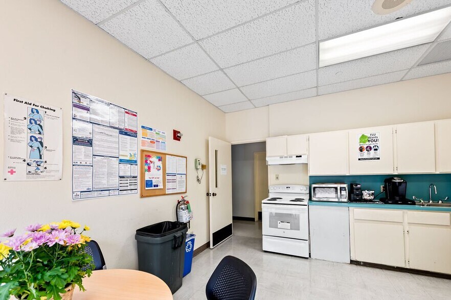 5225 N Lamar Blvd, Austin, TX à vendre - Photo intérieure – Image 2 sur 13