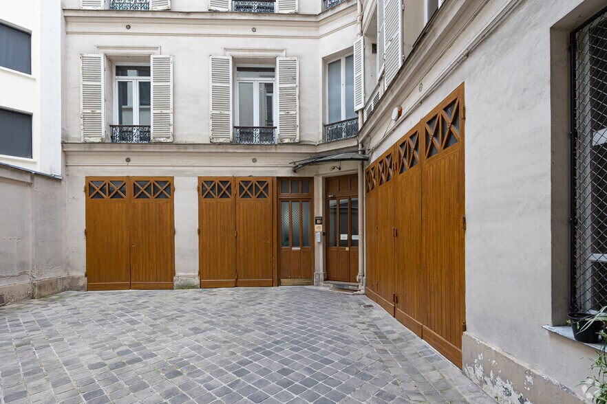 10 Rue De Monceau, Paris à louer - Photo de l’immeuble – Image 1 sur 1