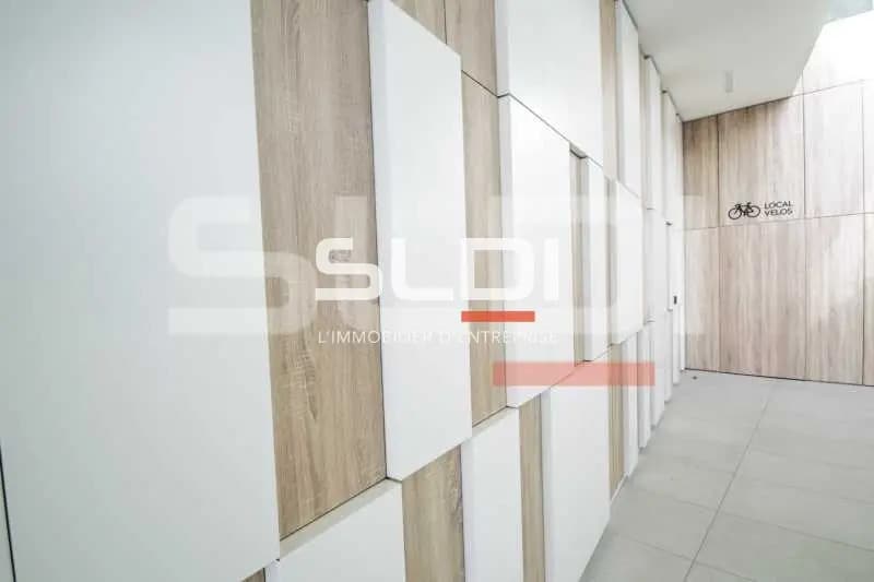 Bureau dans Vénissieux à louer - Photo intérieure – Image 3 sur 9