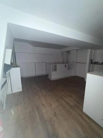 Local commercial dans Paris à louer - Photo intérieure – Image 2 sur 8