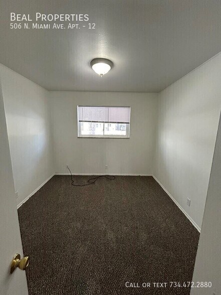 506 N Miami Ave, Ypsilanti, MI à vendre - Photo de l’immeuble – Image 2 sur 13