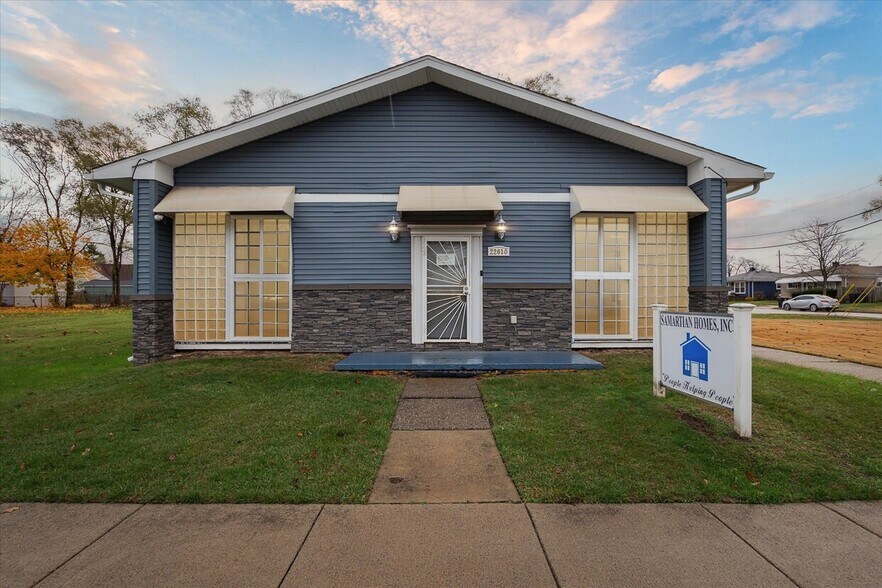 22610 Rosewood St, Oak Park, MI à vendre - Photo de l’immeuble – Image 2 sur 43