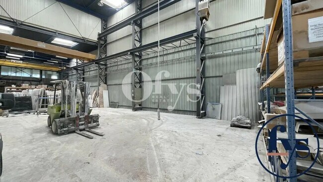 Plus de détails pour Local d'activités à louer