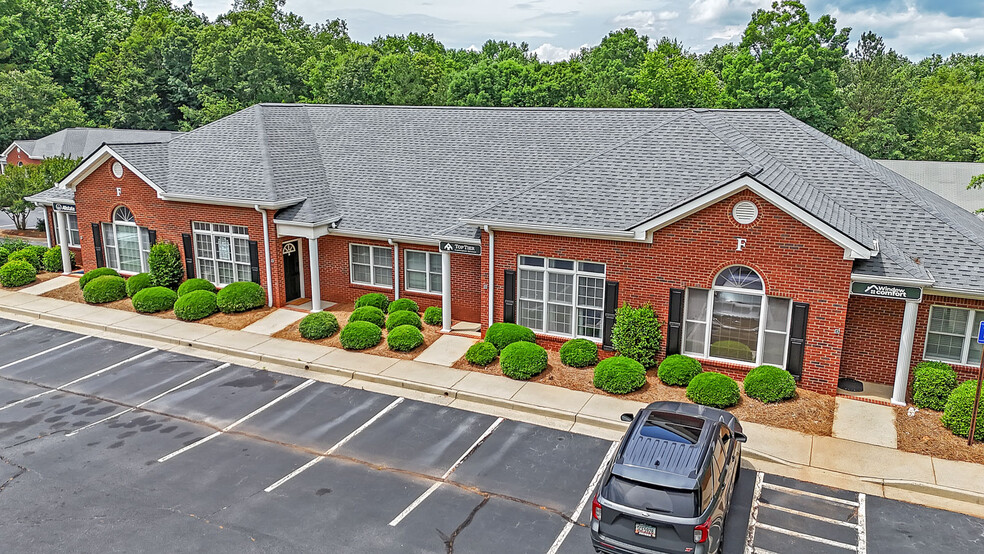 555 Sun Valley Dr, Roswell, GA à louer - Photo de l’immeuble – Image 1 sur 7