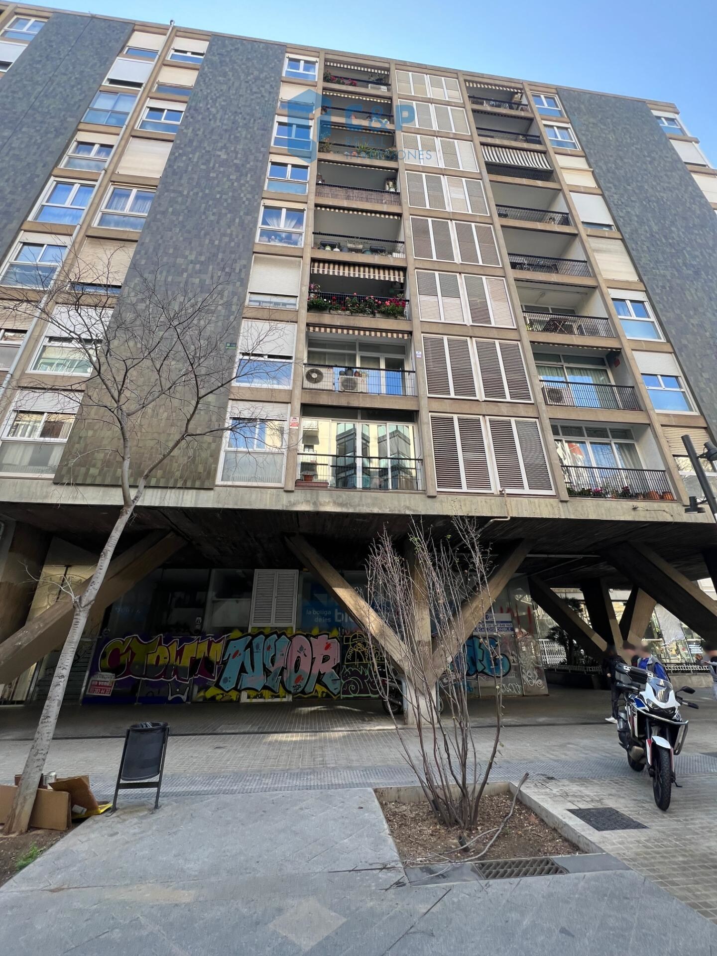 Local commercial dans Barcelone, Barcelona à louer Photo de l’immeuble– Image 1 sur 6