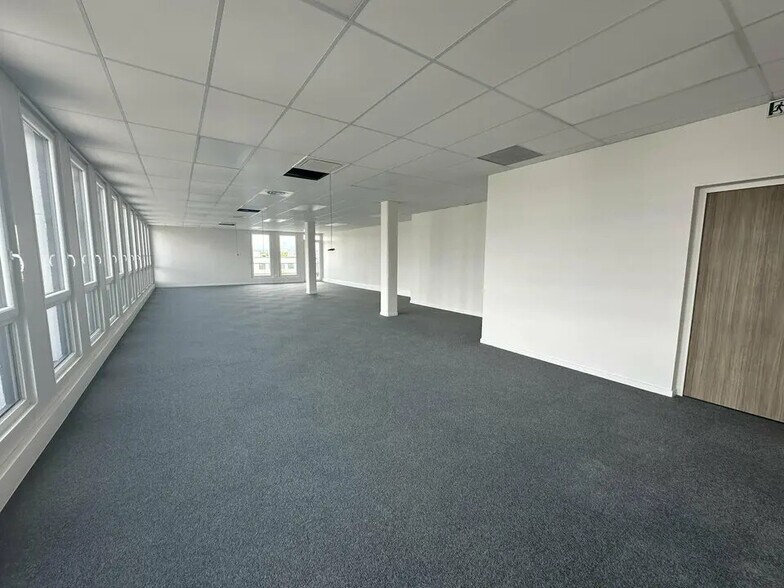 Bureau dans Reims à vendre - Photo de l’immeuble – Image 2 sur 9