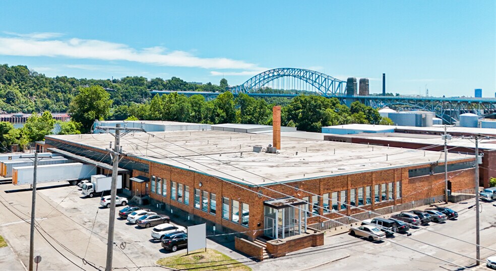 1 Sexton Rd, McKees Rocks, PA à vendre - Photo principale – Image 1 sur 17