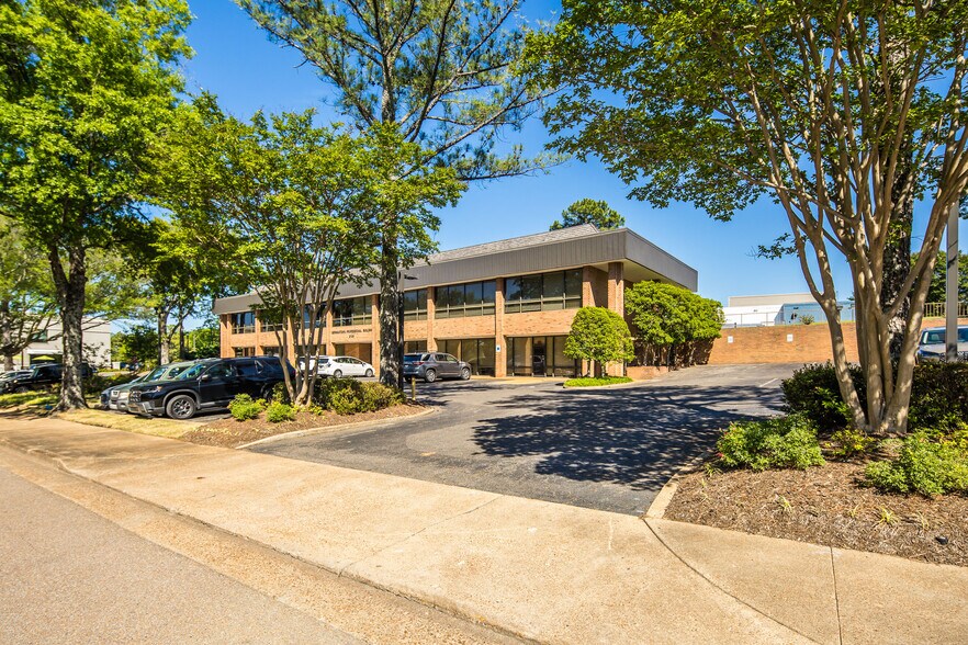 2136 Exeter Rd, Germantown, TN à louer - Photo principale – Image 1 sur 5