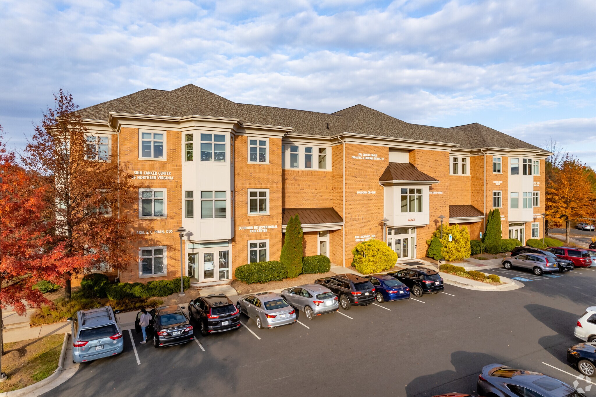 46161 Westlake Dr, Sterling, VA à vendre Photo principale– Image 1 sur 12