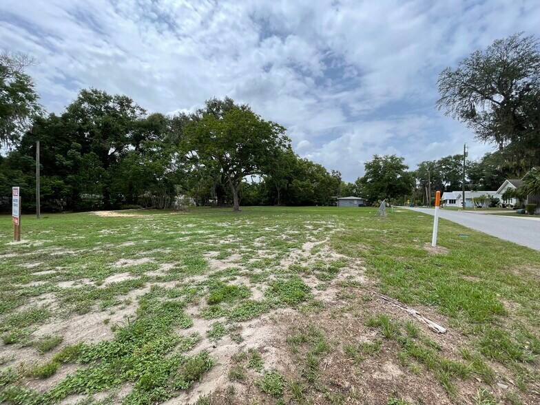 505 Cleveland Ave, Wildwood, FL à vendre - Photo de l’immeuble – Image 3 sur 19