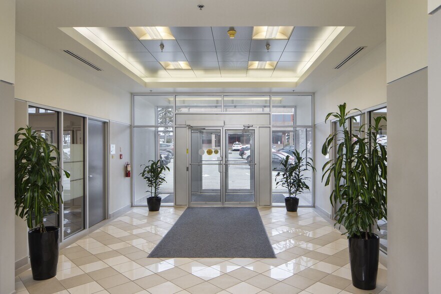 780 Windmill Rd, Dartmouth, NS à louer - Hall d’entrée – Image 3 sur 5