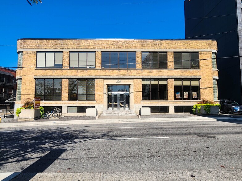 205 Catherine St, Ottawa, ON à louer - Photo de l’immeuble – Image 1 sur 4