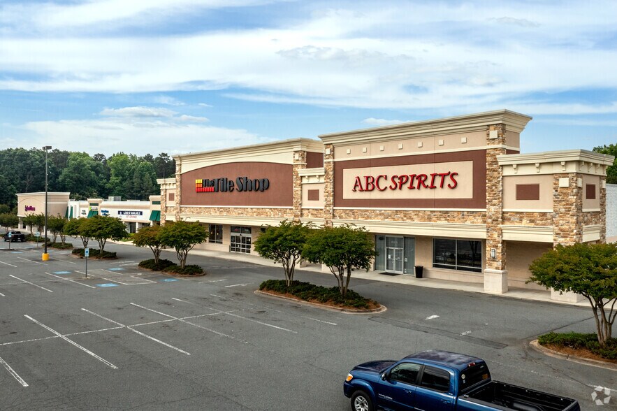 9920-10056 E Independence Blvd, Matthews, NC à louer - Photo de l’immeuble – Image 1 sur 7