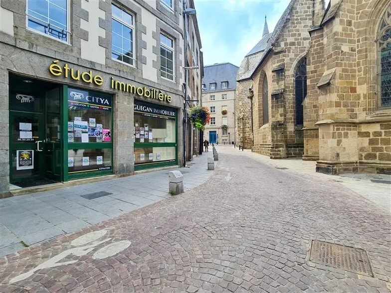 Local commercial dans Saint-Brieuc à louer - Photo de l’immeuble – Image 2 sur 10
