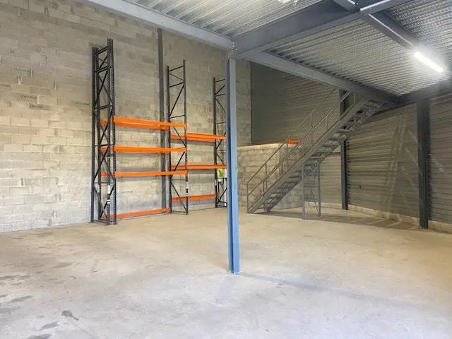 Local d’activités dans Mions à louer - Photo intérieure – Image 2 sur 5