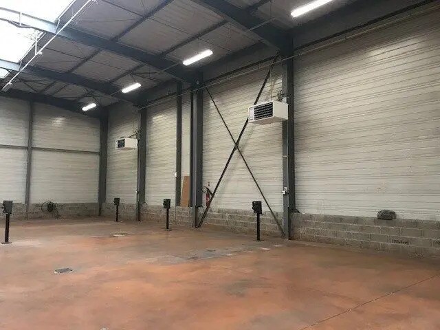 Industriel/Logistique dans Puget-sur-Argens à louer - Photo de l’immeuble – Image 2 sur 4