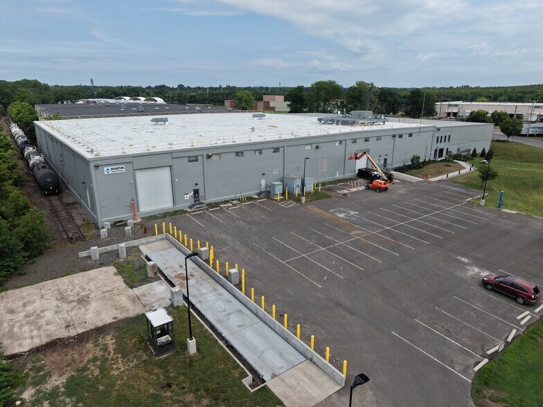 250 Canal Rd, Fairless Hills, PA à louer - Photo de l’immeuble – Image 3 sur 14