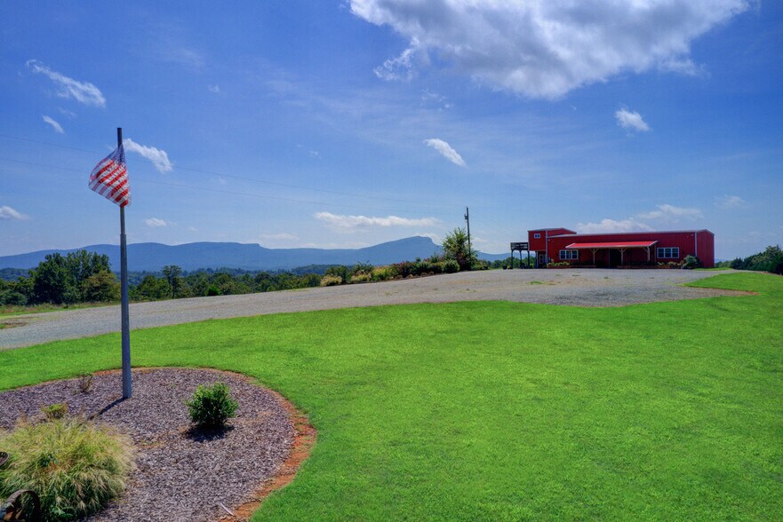 1426 Peter Mabe Rd, Danbury, NC à vendre - Photo de l’immeuble – Image 2 sur 6