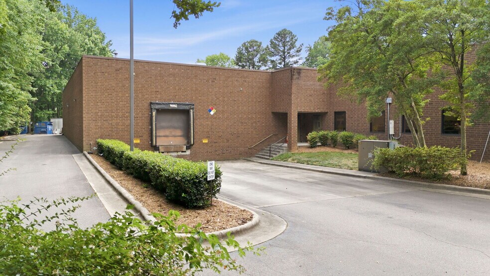2720 Discovery Dr, Raleigh, NC à louer - Photo de l’immeuble – Image 2 sur 44