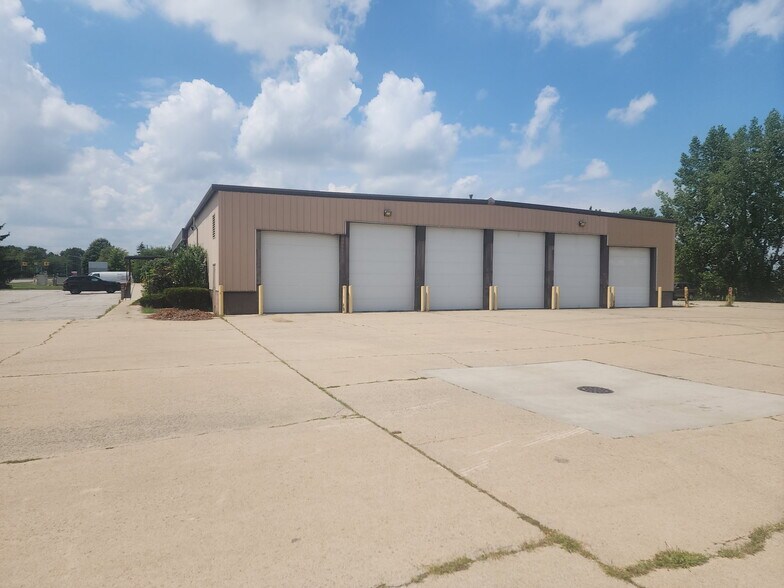 1400 Tittabawassee Rd, Saginaw, MI à vendre - Photo de l’immeuble – Image 2 sur 12