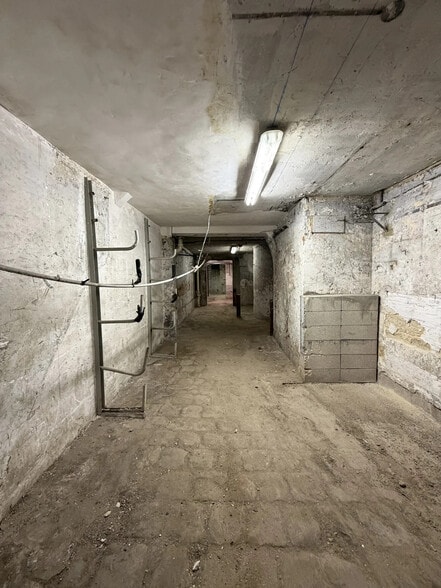 Local d’activités dans Paris à louer - Photo de l’immeuble – Image 3 sur 12