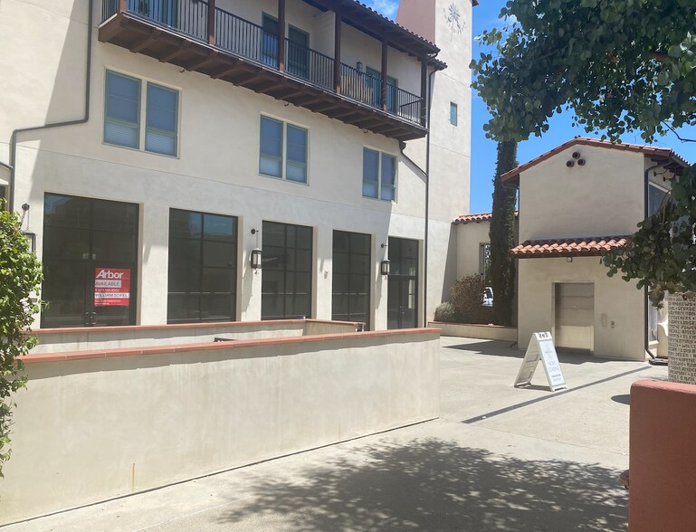 686 E Union St, Pasadena, CA à louer - Photo de l’immeuble – Image 2 sur 9