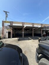 10837 S Vermont Ave, Los Angeles, CA à louer Photo de l’immeuble– Image 2 sur 13