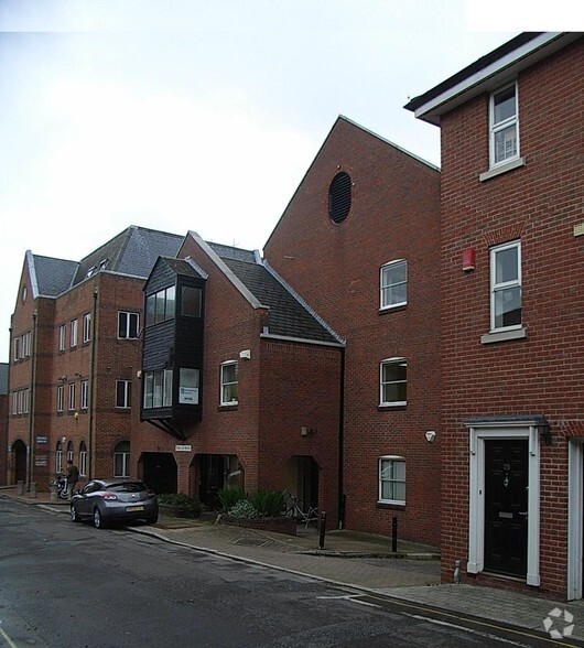 Staple Gdns, Winchester à louer - Photo de l’immeuble – Image 2 sur 3
