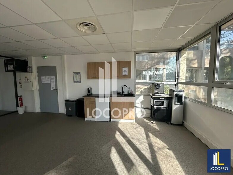 Bureau dans Valbonne à louer - Photo de l’immeuble – Image 3 sur 9