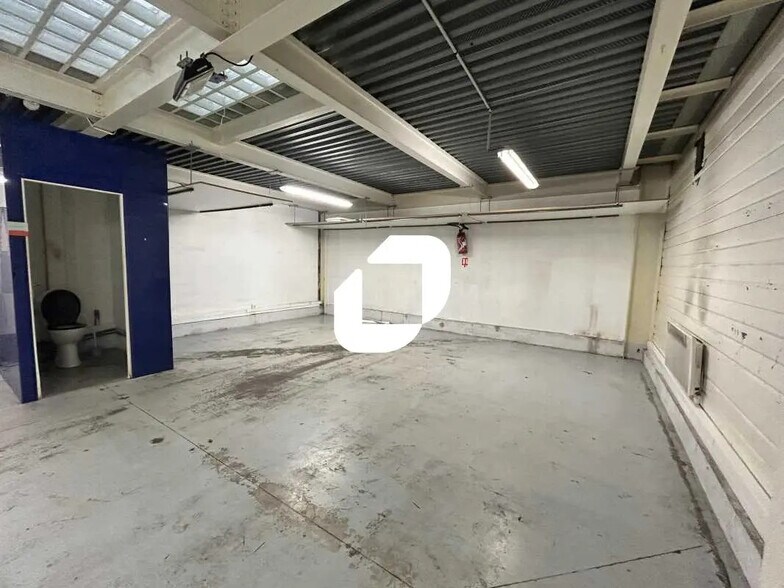 Local d’activités dans Le Plessis-Bouchard à louer - Photo de l’immeuble – Image 3 sur 10