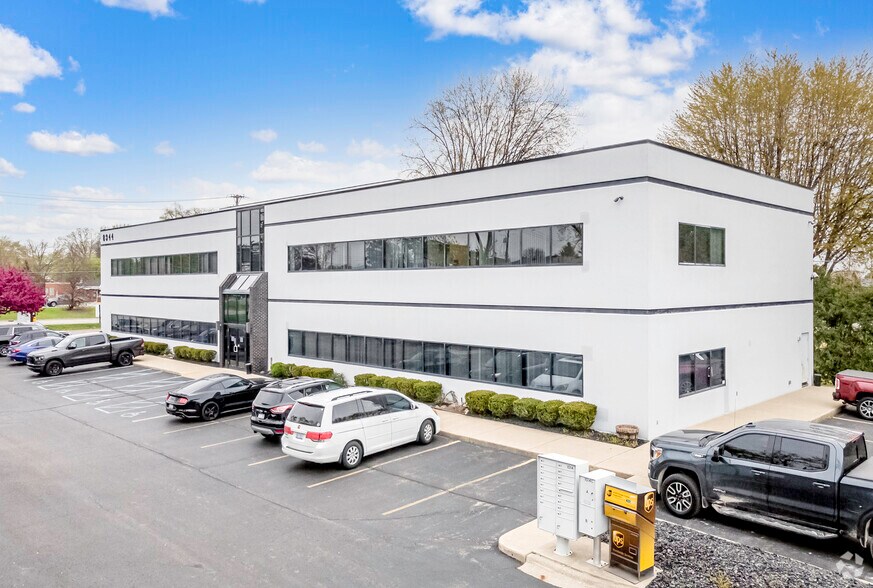 8344 Hall Rd, Utica, MI à louer - Photo de l’immeuble – Image 2 sur 5