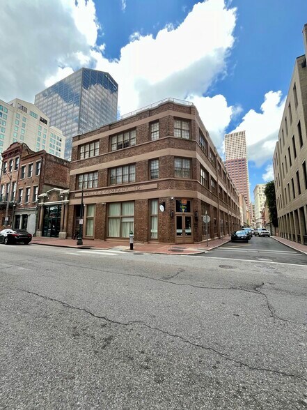 401 Tchoupitoulas St, New Orleans, LA à vendre - Photo de l’immeuble – Image 2 sur 3