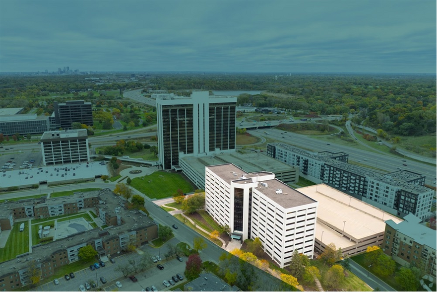 435 Ford Rd, Saint Louis Park, MN à vendre - Photo de l’immeuble – Image 1 sur 26