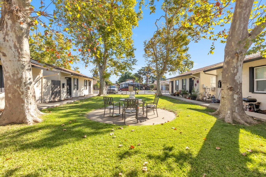 3723 Jasmine St, Sacramento, CA à vendre - Photo de l’immeuble – Image 2 sur 17