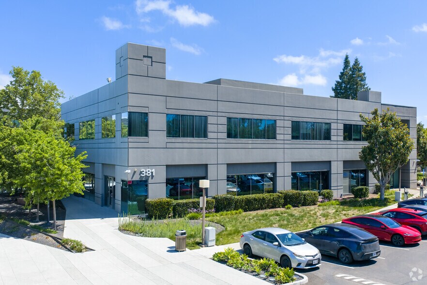 381 E Evelyn Ave, Mountain View, CA à louer - Photo de l’immeuble – Image 1 sur 6