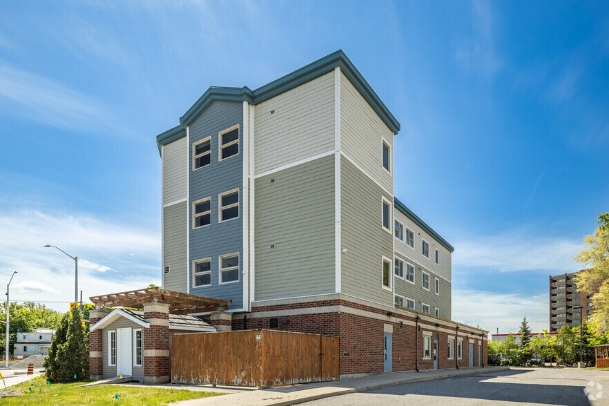 1071 Richmond Rd, Ottawa, ON à vendre - Photo de l’immeuble – Image 2 sur 2