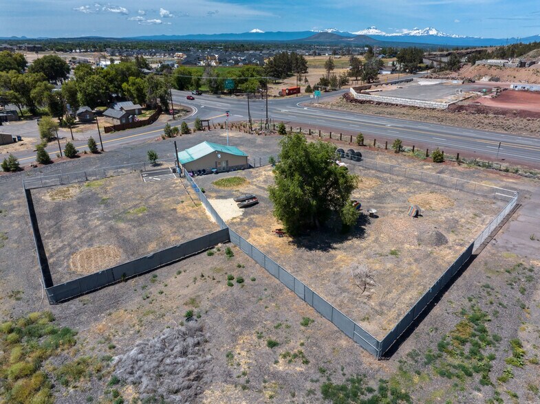 223 NW Oneil way, Redmond, OR à vendre - Photo de l’immeuble – Image 2 sur 23