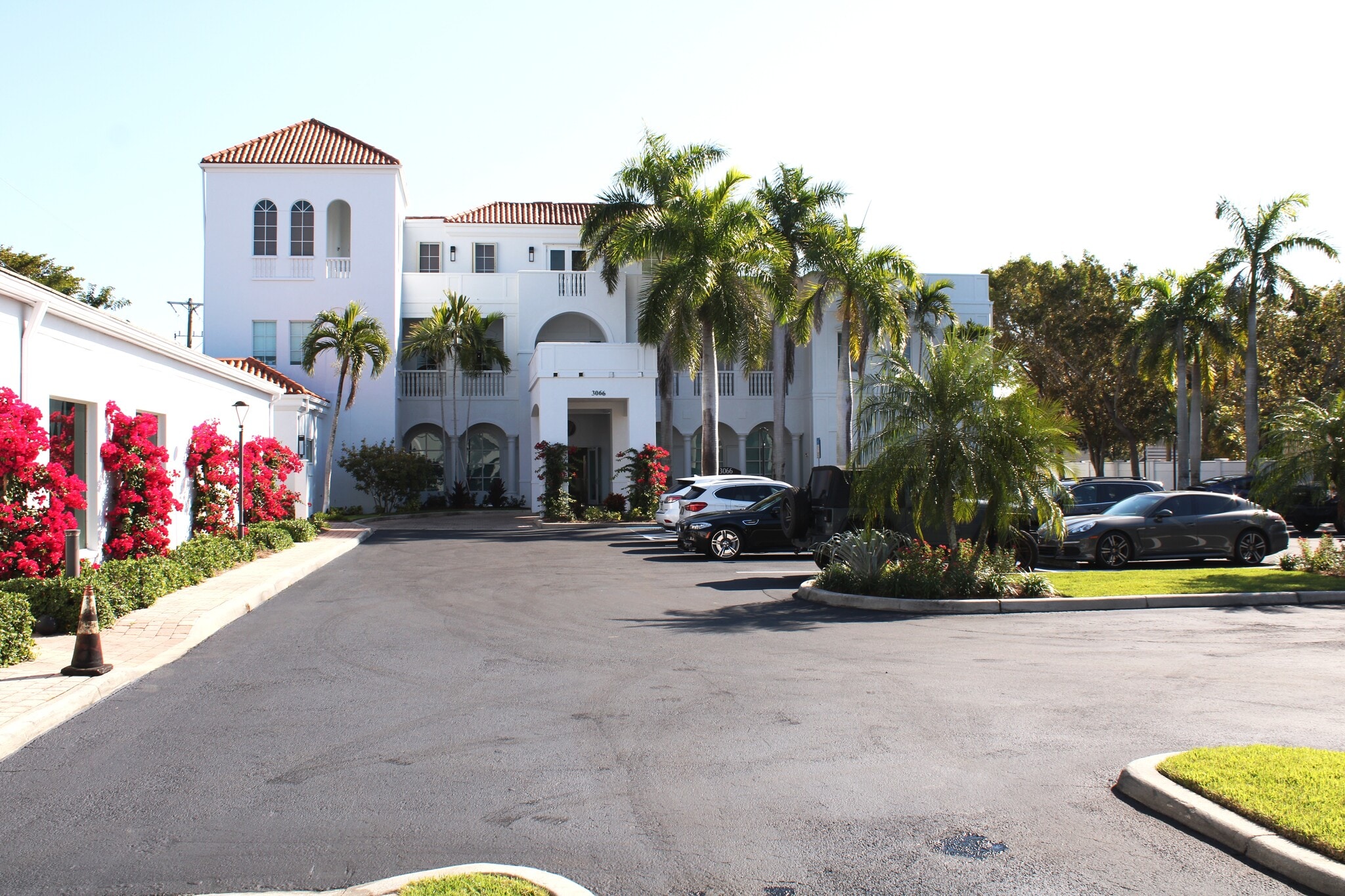 3060-3066 Tamiami Trl N, Naples, FL à louer Photo principale– Image 1 sur 5