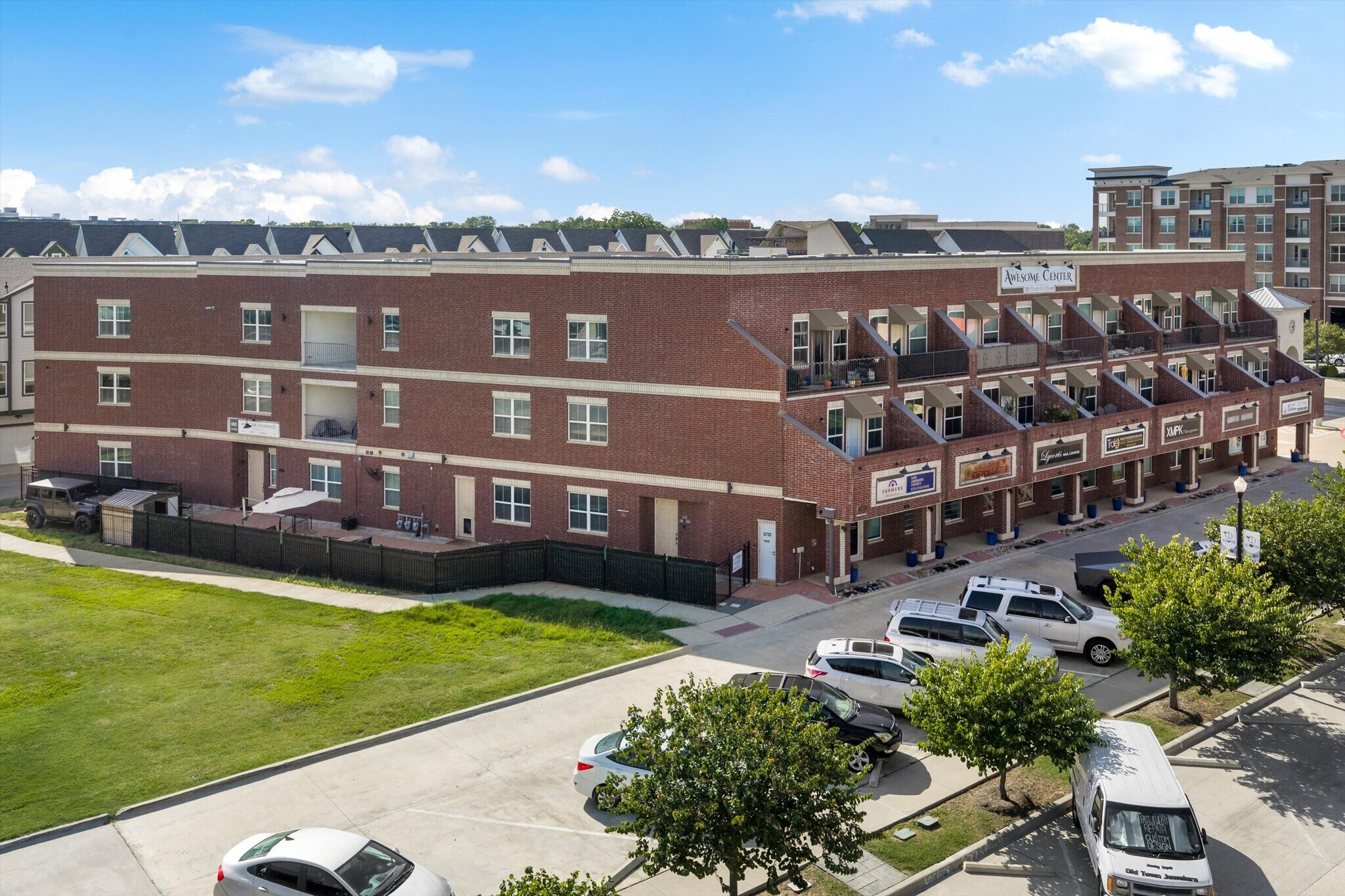 251 S Mill St, Lewisville, TX à vendre Photo de l’immeuble– Image 1 sur 40