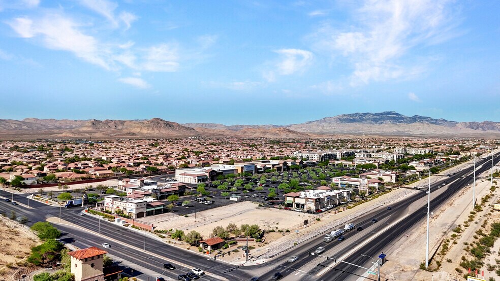7955-7995 Blue Diamond Rd, Las Vegas, NV à louer - Aérien – Image 1 sur 8