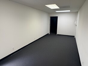 118 E Airport Dr, San Bernardino, CA à louer Photo intérieure– Image 2 sur 8